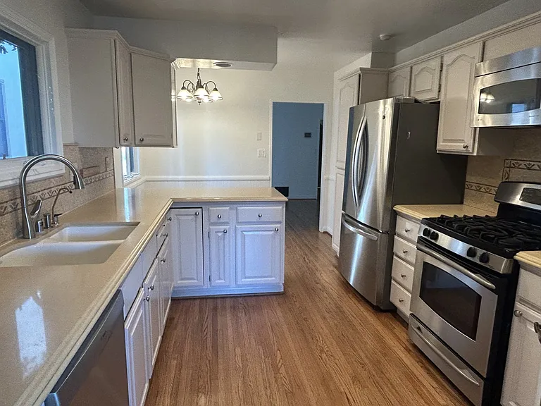 2027 State St — Photo 14