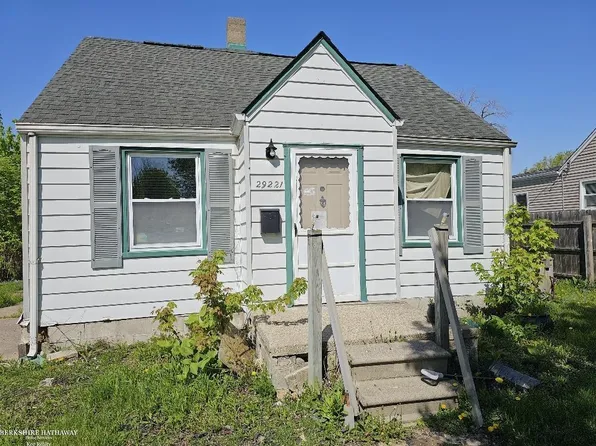 29221 Harding St, Roseville, MI 48066