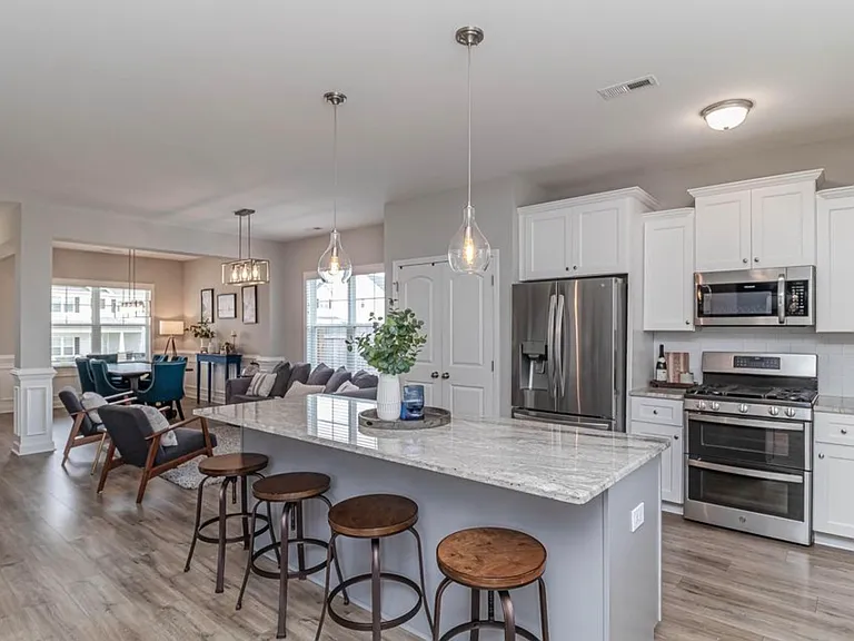 300 Stonebridge Dr — Photo 7