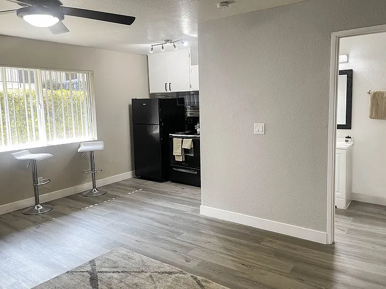 Park Avenue Apartments — Photo 14