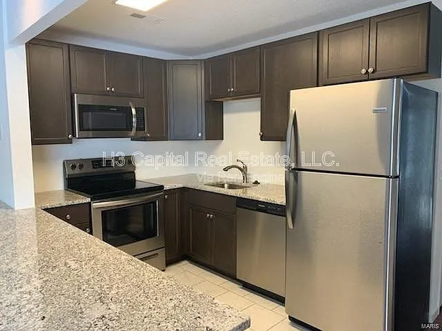 80 Village Ct — Photo 3