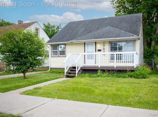 17606 Tennyson St, Roseville, MI 48066