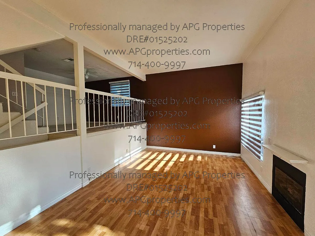 Building Photo - 2000 W Palmyra Ave #32