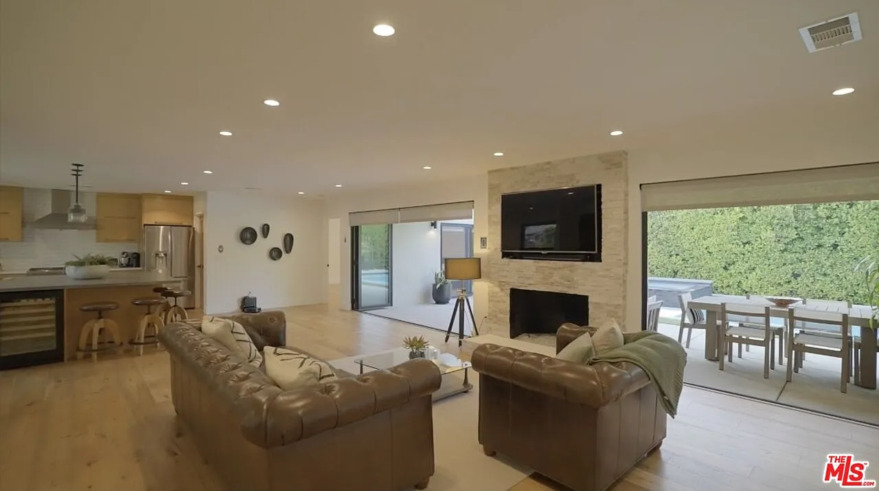 4 bed, 4.0 bath, 2580 sqft, $12,500 — Photo 3
