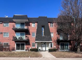 12850 Crestbrook Ct APT 10, Crestwood, IL 60445