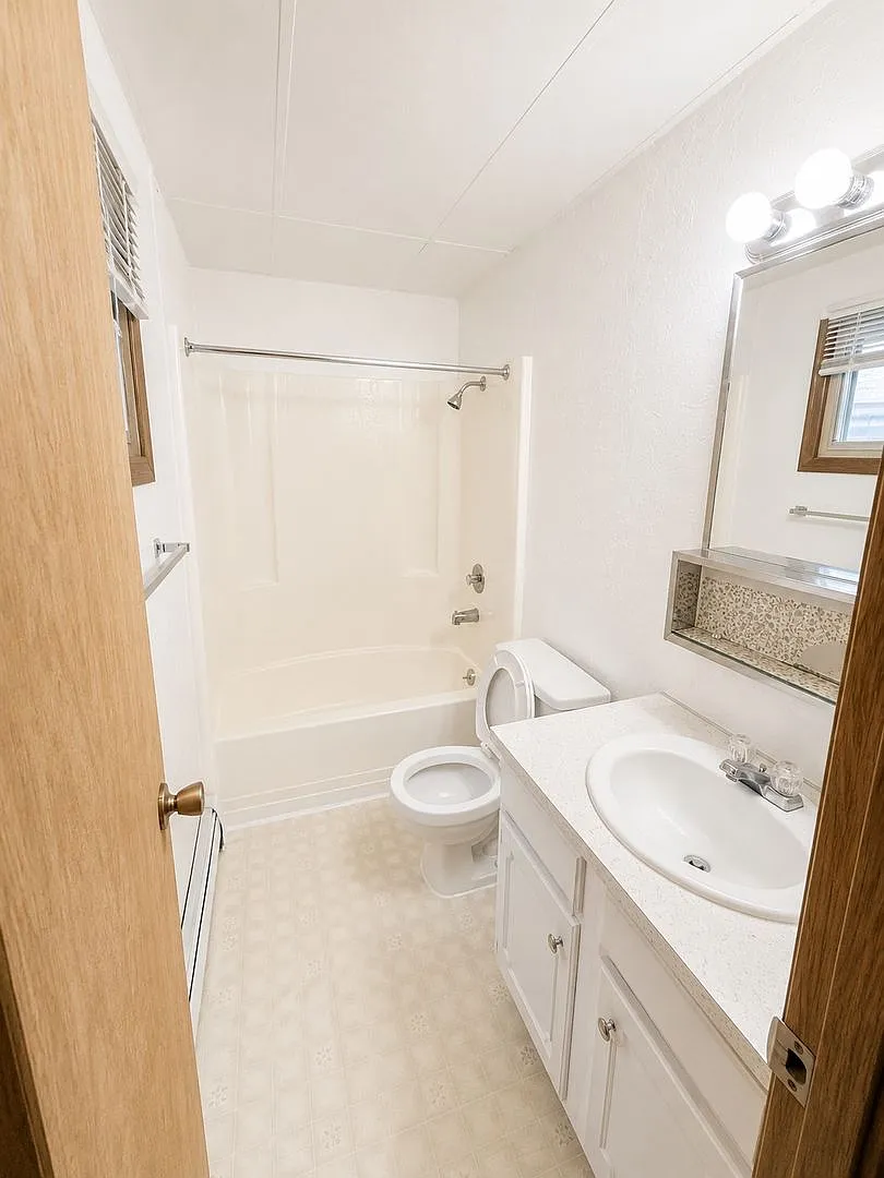 2339 Alderson Ave — Photo 3