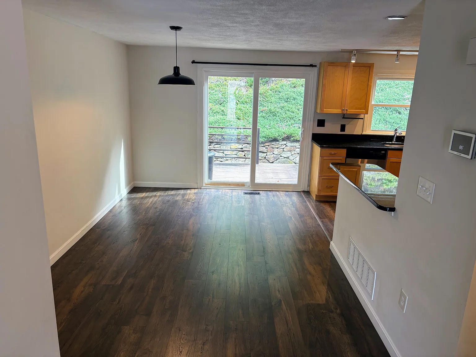 3 bed, 1.5 bath, 1975 sqft, $3,150 — Photo 2