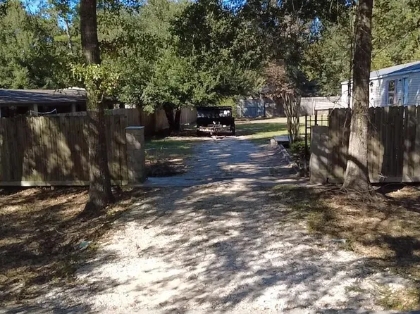 26209 Pine Ln, New Caney, TX 77357