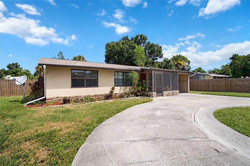 3 bed, 1.0 bath, 1068 sqft, $2,150 — Photo 1