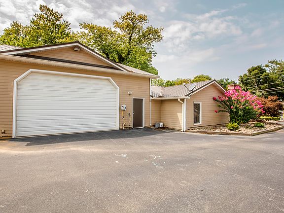 3rd image of 4904 Jonquil Dr