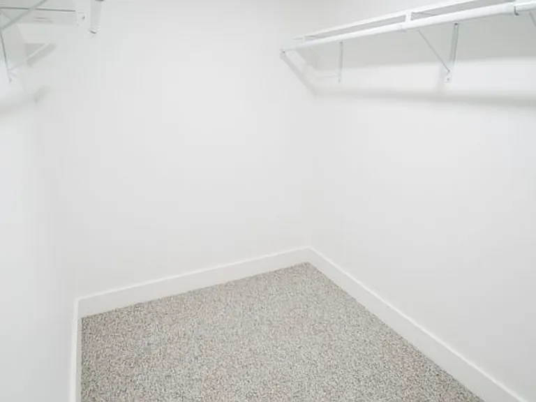 202 Iola Rd — Photo 11