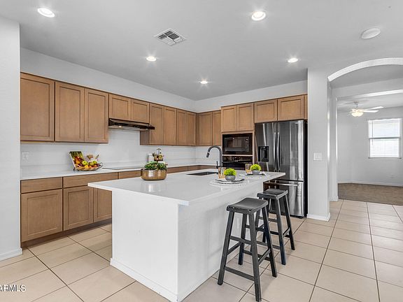 4th image of 2823 W LYMAN Drive