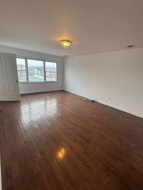 1st image of 50 Albion Ave Floor 2