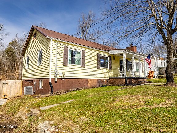 2nd image of 135 Dogwood Ct