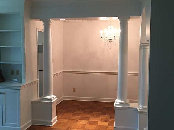 dining area (kitchen door to the left)