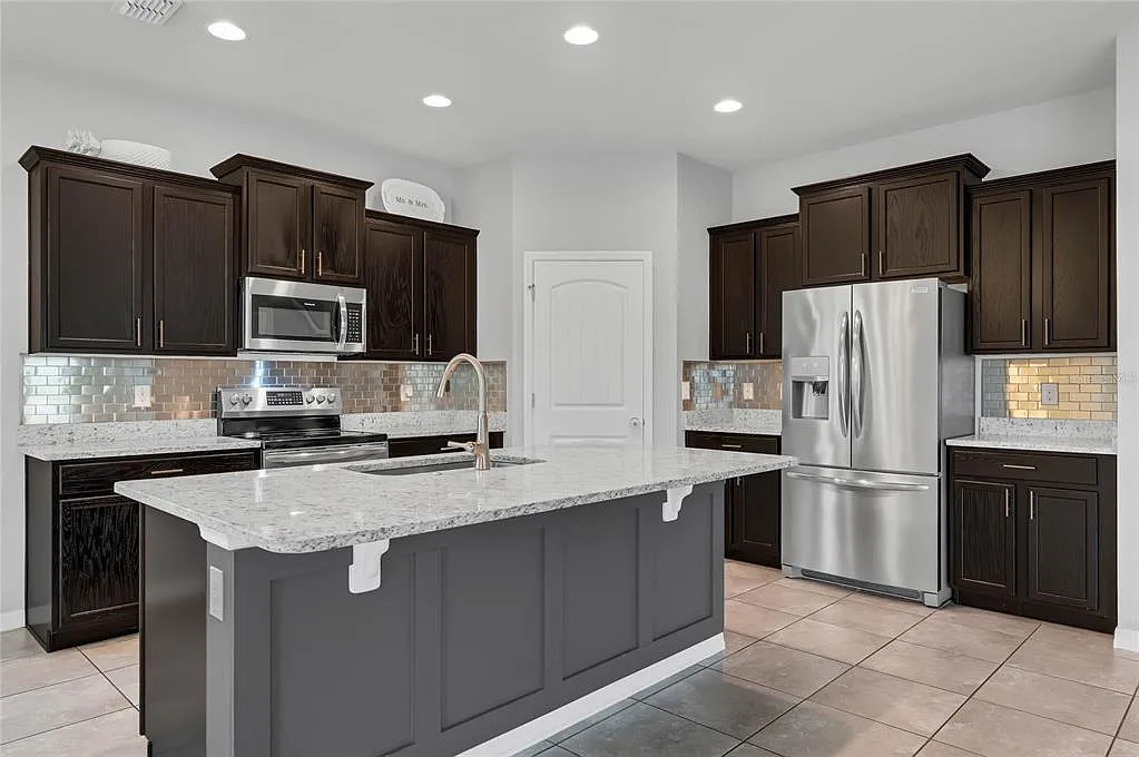 3 bed, 2.5 bath, 2170 sqft, $3,200 — Photo 4