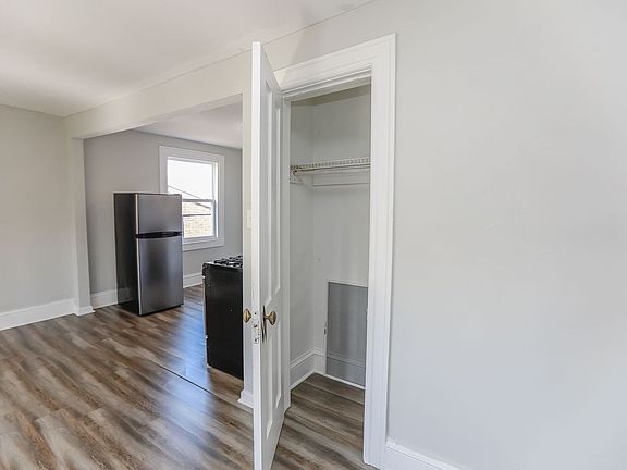 3rd image of 709 Stockley Gdns APT 5