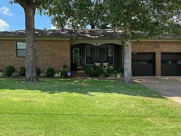3rd image of 8 Barrett Ln