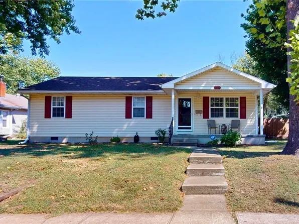 922 N Main St, Nevada, MO 64772