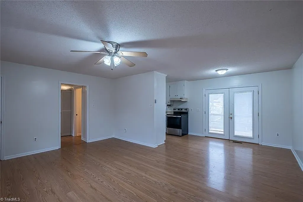 3 bed, 1140 sqft, $1,650 — Photo 4