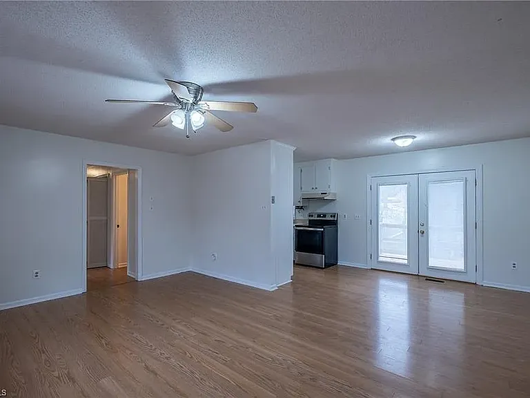410 Riverton Ct — Photo 4