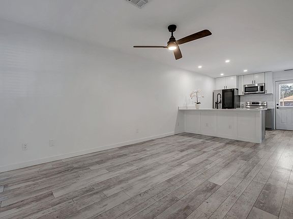 3rd image of 2313 Green Timbers Trl #B