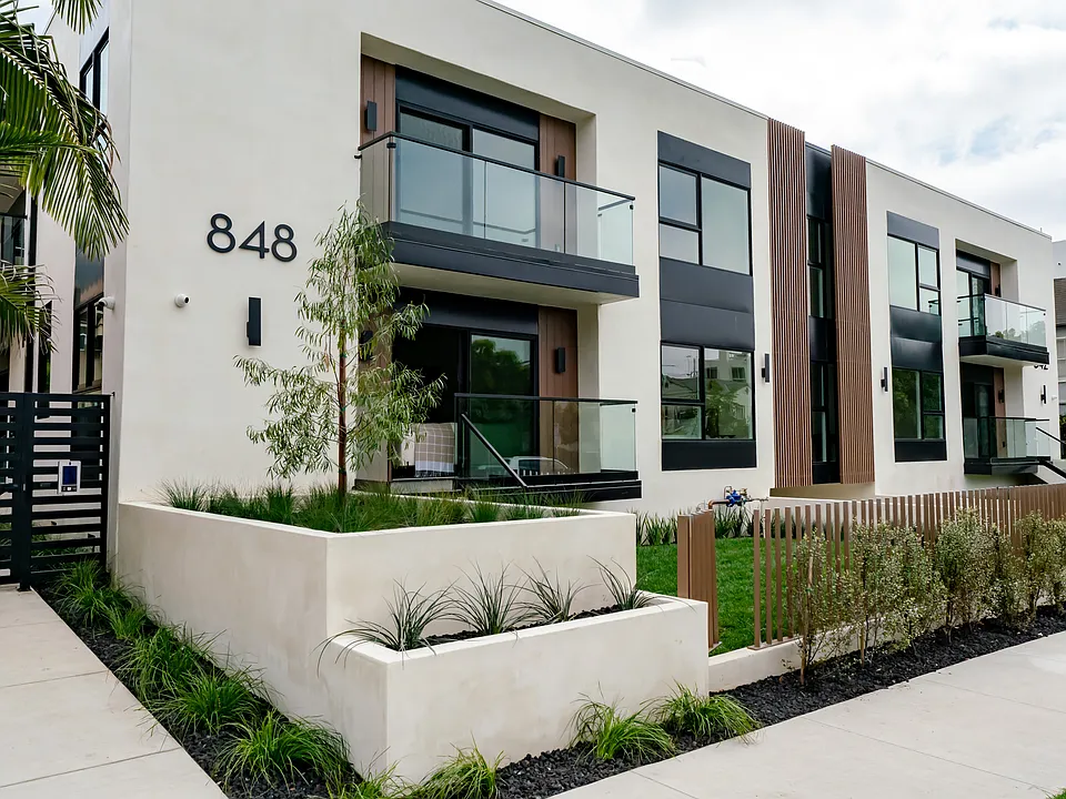 848 N Alfred St #4