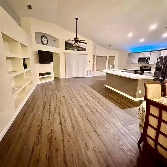 15545 Markham Dr — Photo 16