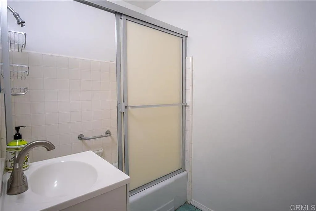 1 bed, 1.0 bath, 450 sqft, $1,900 — Photo 4