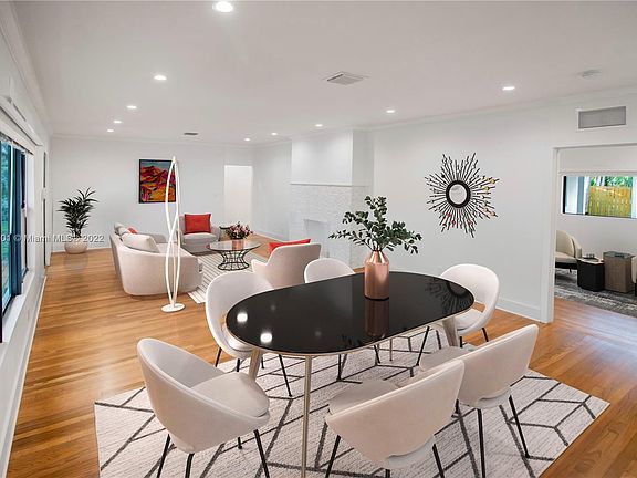 Wonderful Great Room (Virtually Staged)