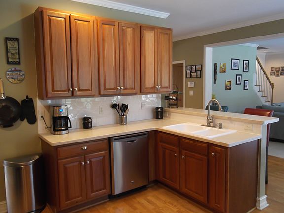 5th image of 3150 Evelyn St