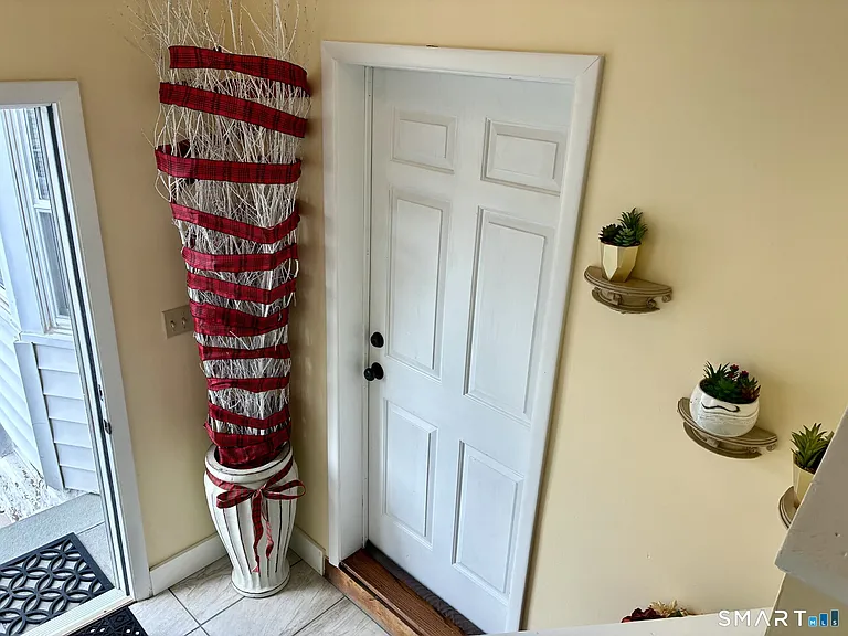 658 Beechmont Ave — Photo 3