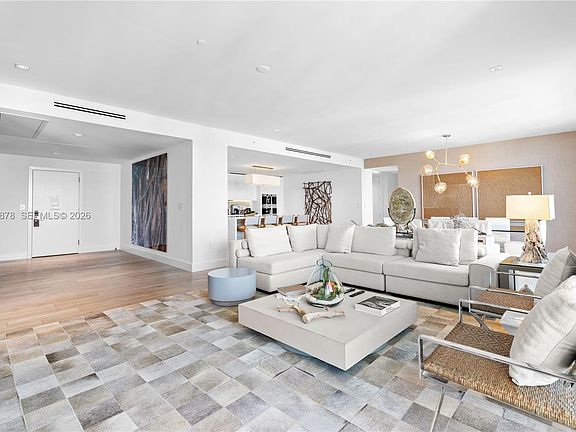 4th image of 102 24th St #Penthouse 1703