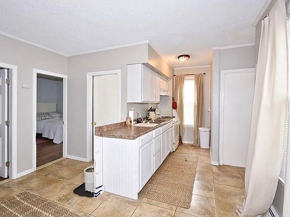 2nd image of 174 Dartmouth St #1