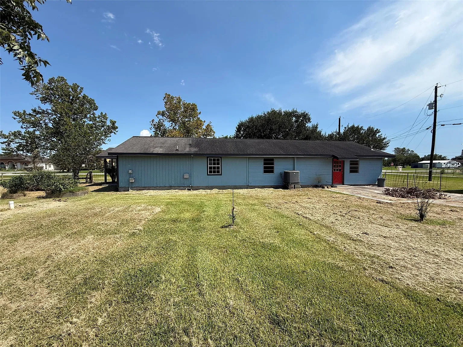 5 bed, 3.5 bath, 1716 sqft, $3,000 — Photo 2