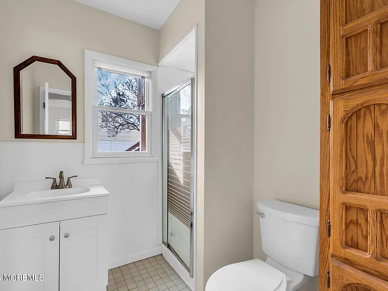 613 Champlain St — Photo 15