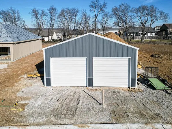 2 Stone Creek Ave, Tonganoxie, KS 66086