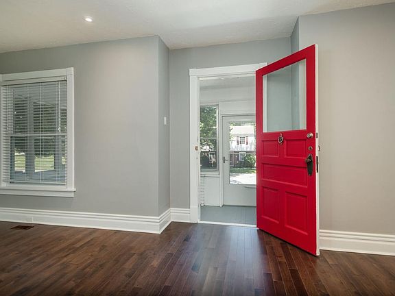 4th image of 1005 N 49th Ave