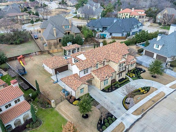 2nd image of 920 Palos Verdes Trl