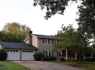 5516 Suttlemyre Ln, Hickory, NC 28601