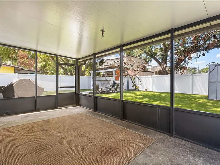 742 N Westmoreland Dr — Photo 37