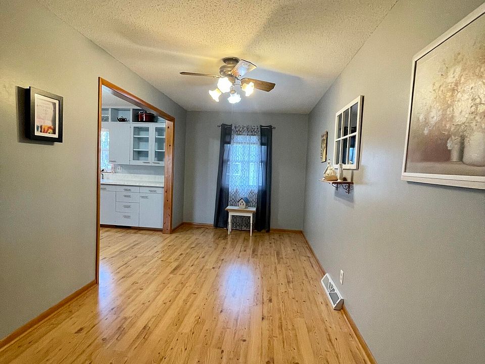 515 Clark Ave, Larimore, ND 58251 Zillow