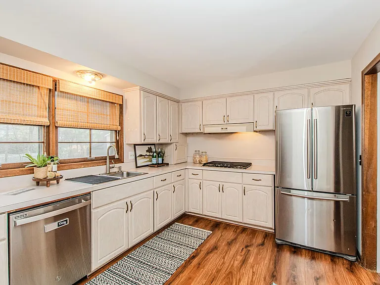 539 S Sheldon Rd — Photo 18