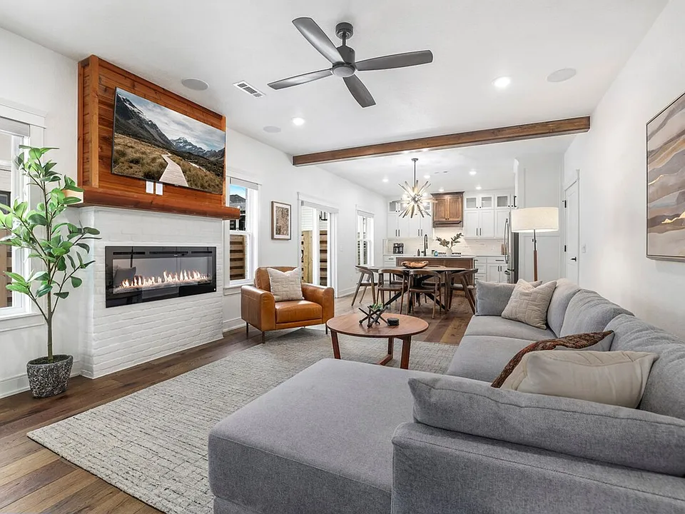 109 NW Ozark Way #ID1221875P