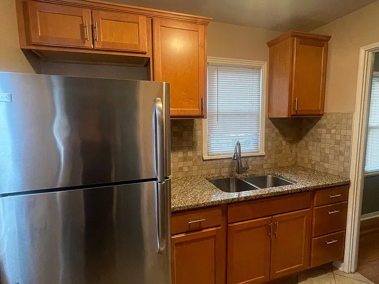 151 Eastmoreland Dr — Photo 8