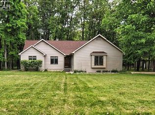 1460 Baldwin Rd, Fenton, MI 48430