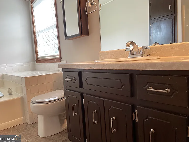 100 Kelley Way — Photo 10