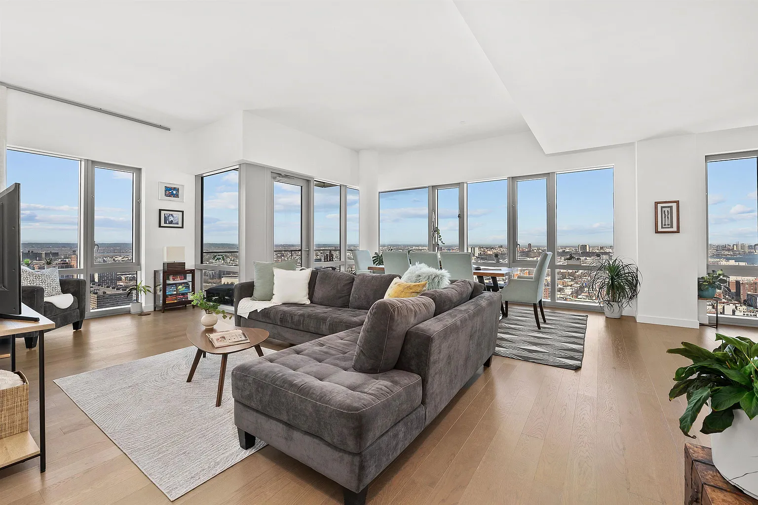75 Park Ln S #Penthouse 3701 photo 1