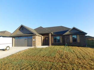 862 Petit Jean St, Prairie Grove, AR 72753