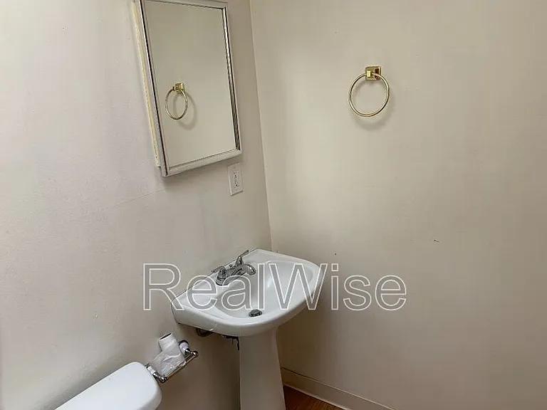 801 Ashland St #5 — Photo 12